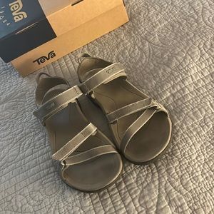 Teva flats sandals, size 6, Taupe, EUC